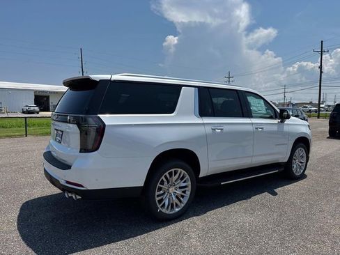 New 2025 Chevrolet Suburban Premier w/ Sun And Tow Package RWD image 12