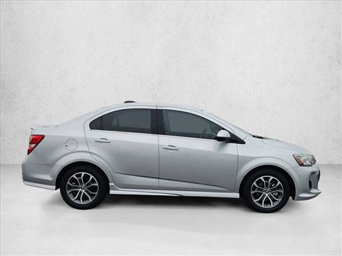 Used 2017 Chevrolet Sonic LT w/ Convenience Package image 4