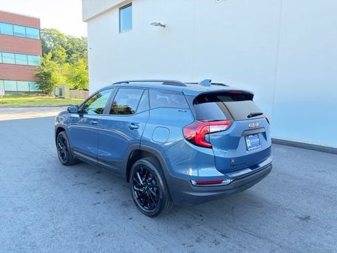 Used 2024 GMC Terrain SLE w/ Driver Convenience Package AWD/4WD image 9