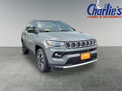 Used 2024 Jeep Compass Limited image 3