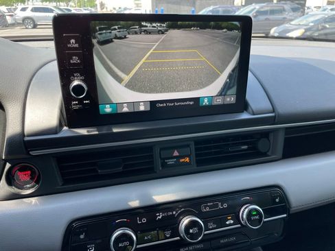 Certified 2025 Honda Pilot Touring image 17