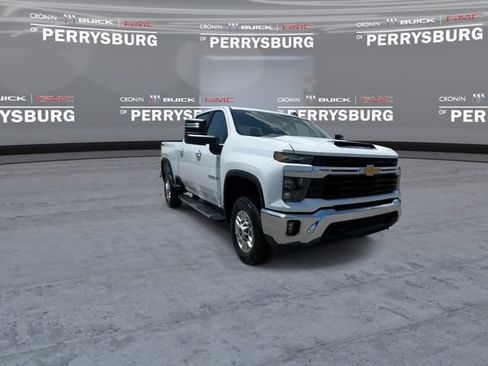 Used 2025 Chevrolet Silverado 2500 LT w/ Convenience Package AWD/4WD image 2