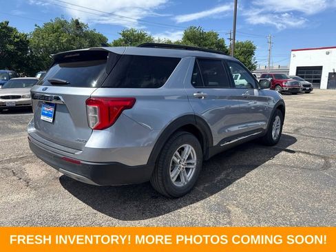 Used 2022 Ford Explorer XLT w/ Equipment Group 202A AWD/4WD image 2
