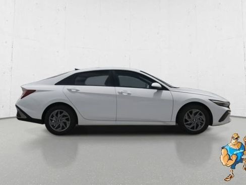 Certified 2025 Hyundai Elantra Blue image 3