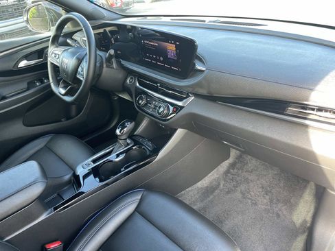 Used 2025 Buick Envista Sport Touring image 29