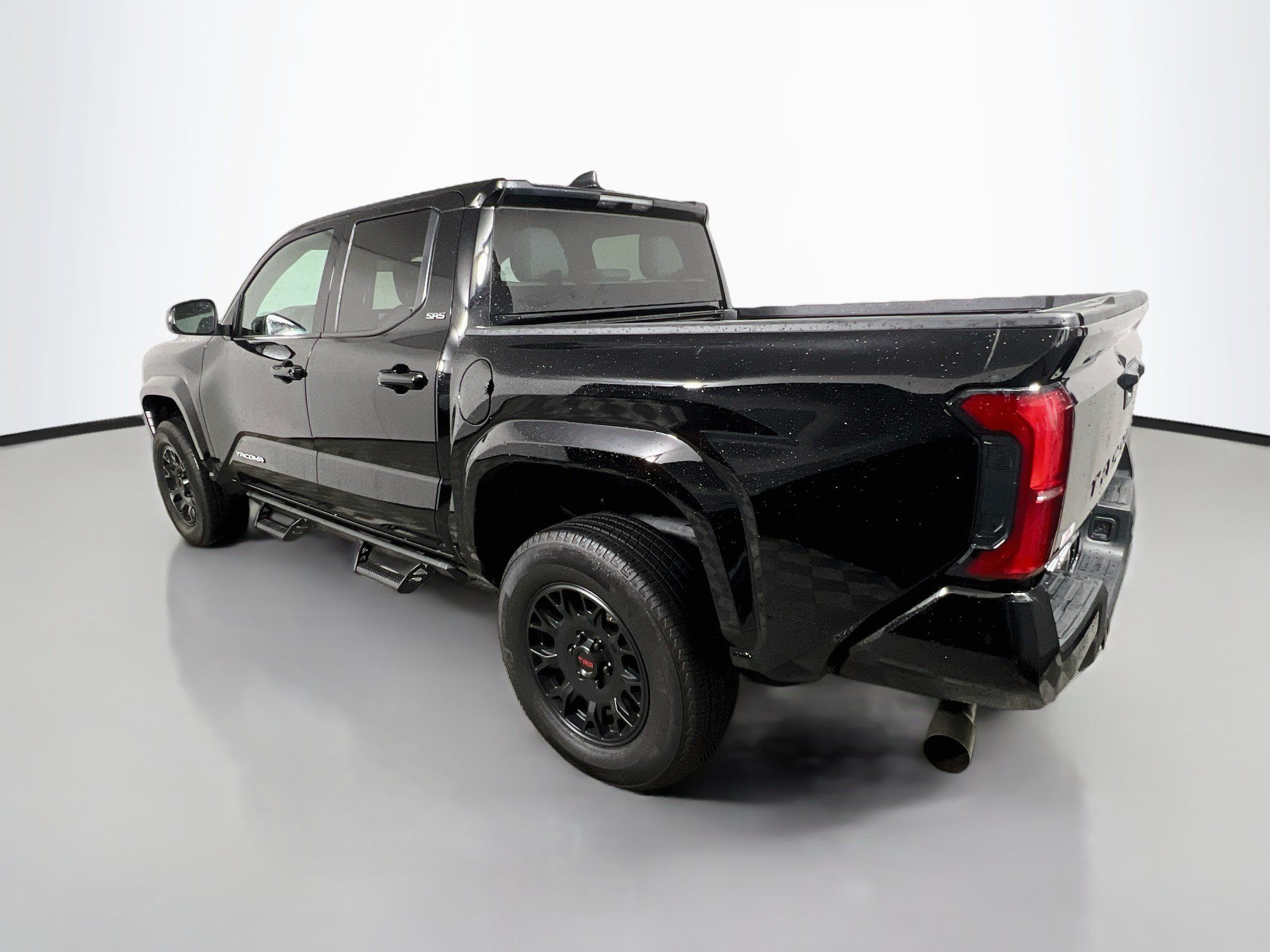 Used 2025 Toyota Tacoma SR5 AWD/4WD image 6