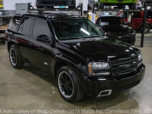 Used 2008 Chevrolet TrailBlazer SS w/ Sun And 6-Disc Cd Package AWD/4WD image 9