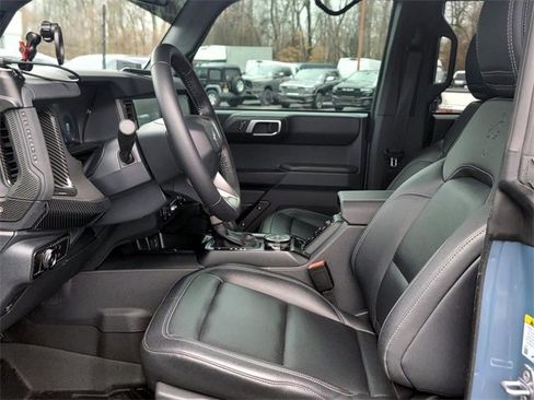 Used 2025 Ford Bronco Badlands image 12
