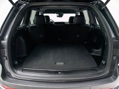 Used 2024 Jeep Grand Cherokee Limited image 9