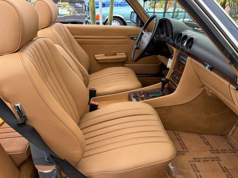 Used 1987 Mercedes-Benz 560 SL image 16