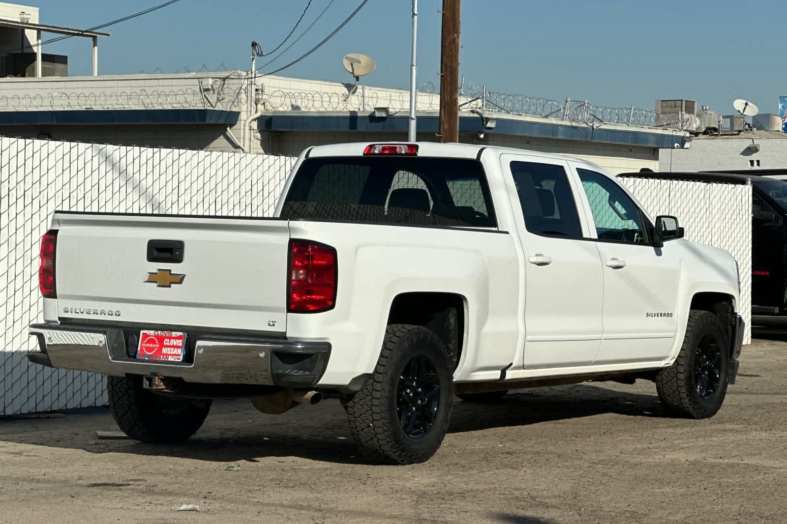 Used 2018 Chevrolet Silverado 1500 LT w/ LT Fleet Convenience Package AWD/4WD image 3