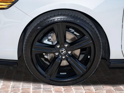 Used 2025 Honda Accord Sport image 39