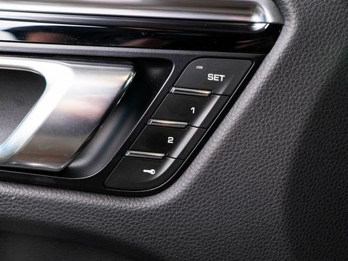 Certified 2024 Porsche Macan S AWD/4WD image 19