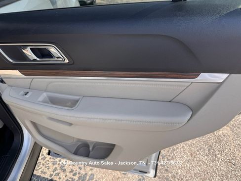 Used 2019 Ford Explorer Limited w/ Ford Safe & Smart Package AWD/4WD image 14