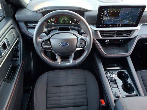 Used 2025 Ford Explorer ST-Line w/ ST-Line Street Pack image 11