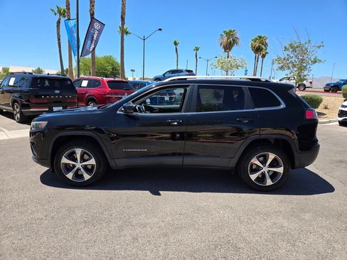 Used 2019 Jeep Cherokee Limited AWD/4WD image 3