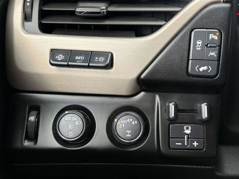 Used 2017 GMC Yukon XL Denali w/ Open Road Package image 32