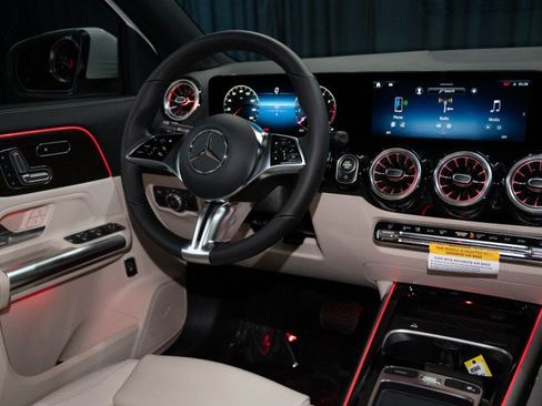 New 2026 Mercedes-Benz GLA 250 image 17