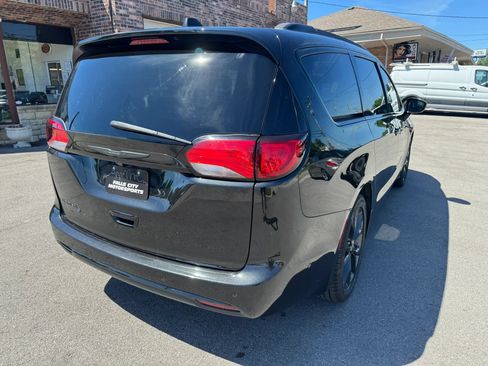 Used 2020 Chrysler Pacifica Touring-L Plus w/ Advanced Safetytec Group FWD image 16