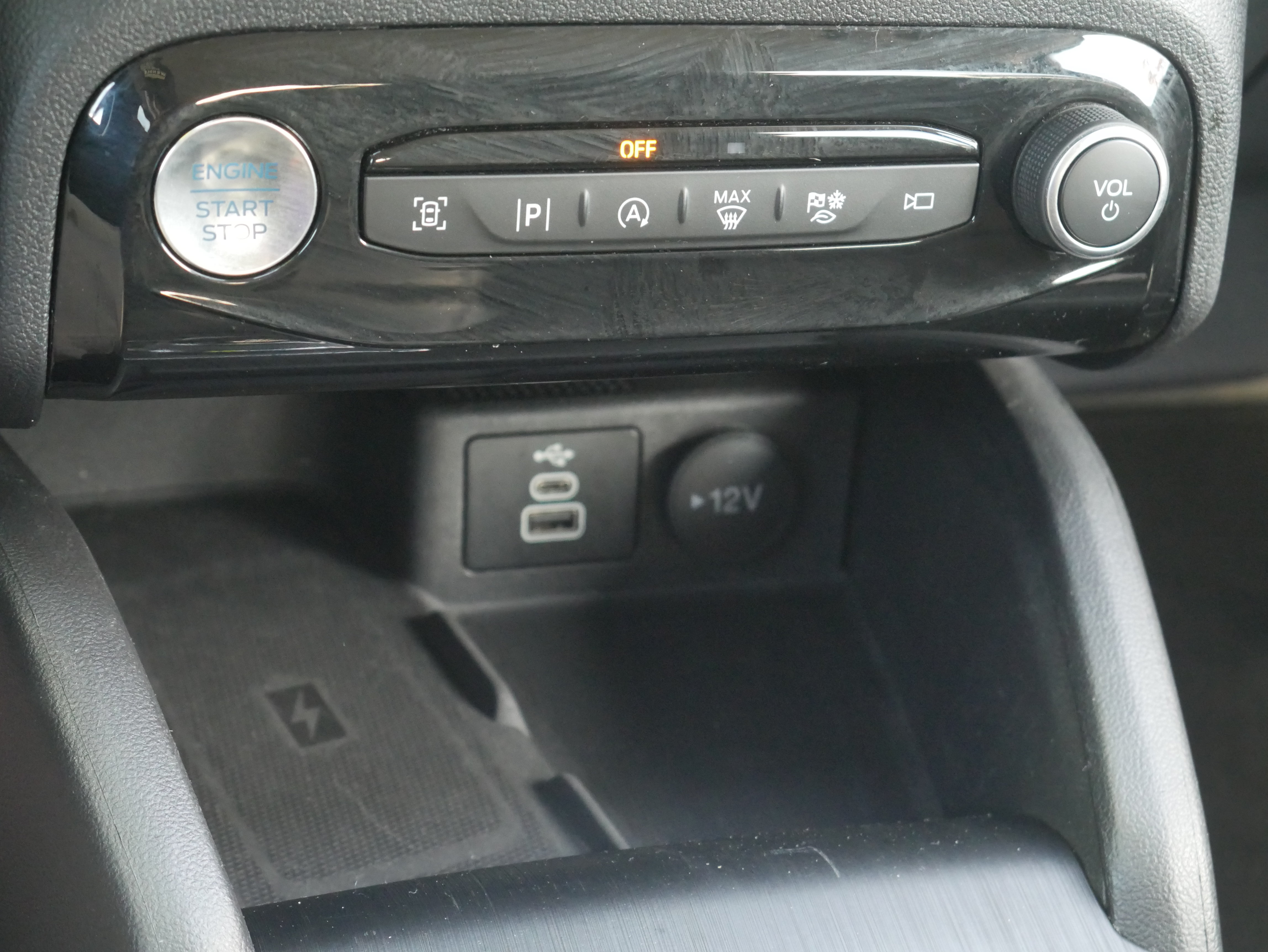 Certified 2024 Ford Escape Platinum AWD/4WD image 13