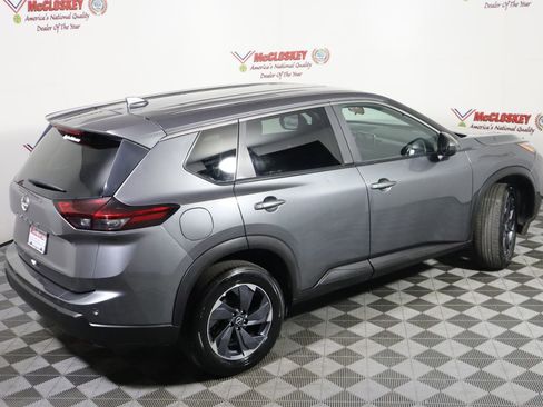 Used 2025 Nissan Rogue SV image 5
