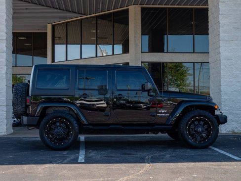 Used 2016 Jeep Wrangler Unlimited Sahara w/ Connectivity Group AWD/4WD image 2