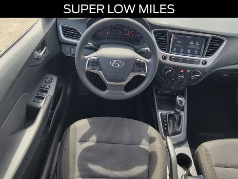 Used 2022 Hyundai Accent SEL FWD image 8