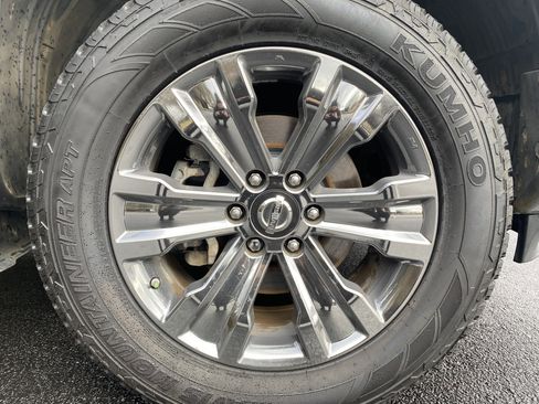 Used 2019 Nissan Titan SL w/ Chrome Package image 39