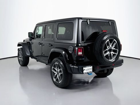 Used 2024 Jeep Wrangler Unlimited w/ Convenience Group AWD/4WD image 7
