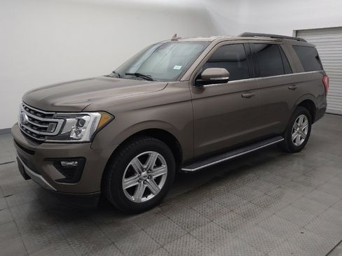 Used 2018 Ford Expedition XLT w/ Equipment Group 202A image 2