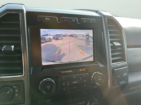 Used 2020 Ford F250 XLT w/ XLT Premium Package AWD/4WD image 17
