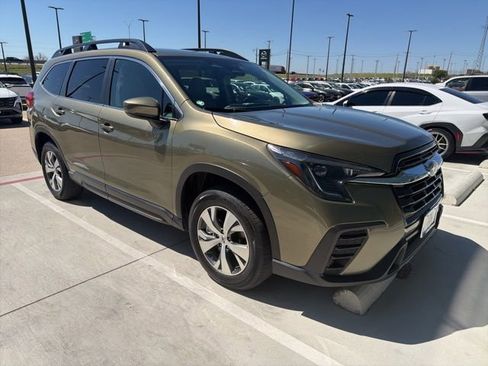 Used 2024 Subaru Ascent Premium w/ Convenience Package image 3