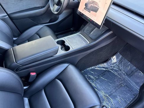 Used 2022 Tesla Model Y Long Range AWD/4WD image 15