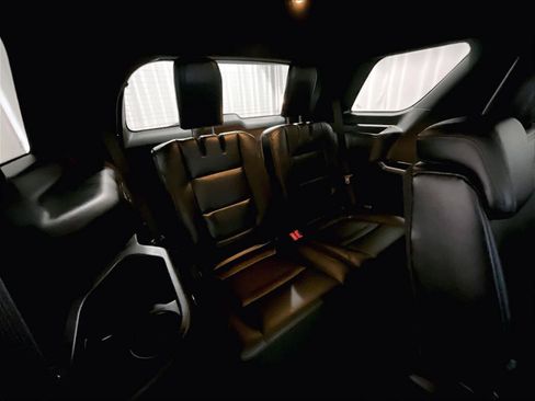 Used 2017 Ford Explorer XLT w/ Equipment Group 202A image 17