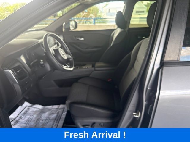 Used 2023 Nissan Rogue SV FWD image 2