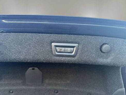 Used 2018 BMW 530i xDrive 530i xDrive Sedan 4D w/ Premium Package image 9