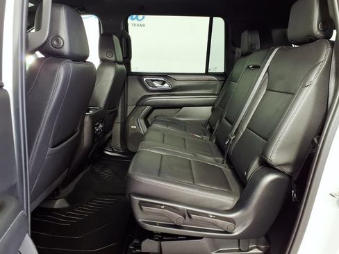 Used 2023 Chevrolet Suburban LT RWD image 8