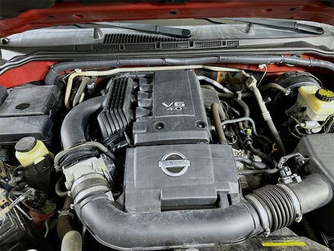 Used 2018 Nissan Frontier SV image 9