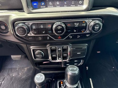 Used 2020 Jeep Wrangler Unlimited Sahara AWD/4WD image 23