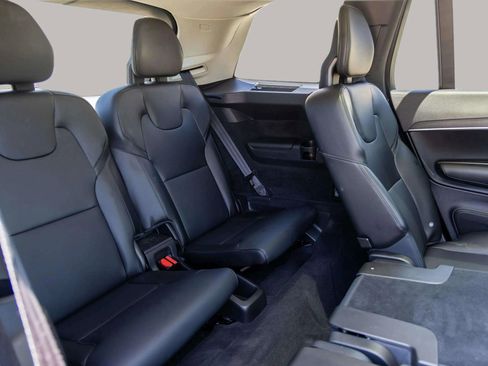 Used 2020 Volvo XC90 T5 Momentum w/ Protection Package Premier image 29