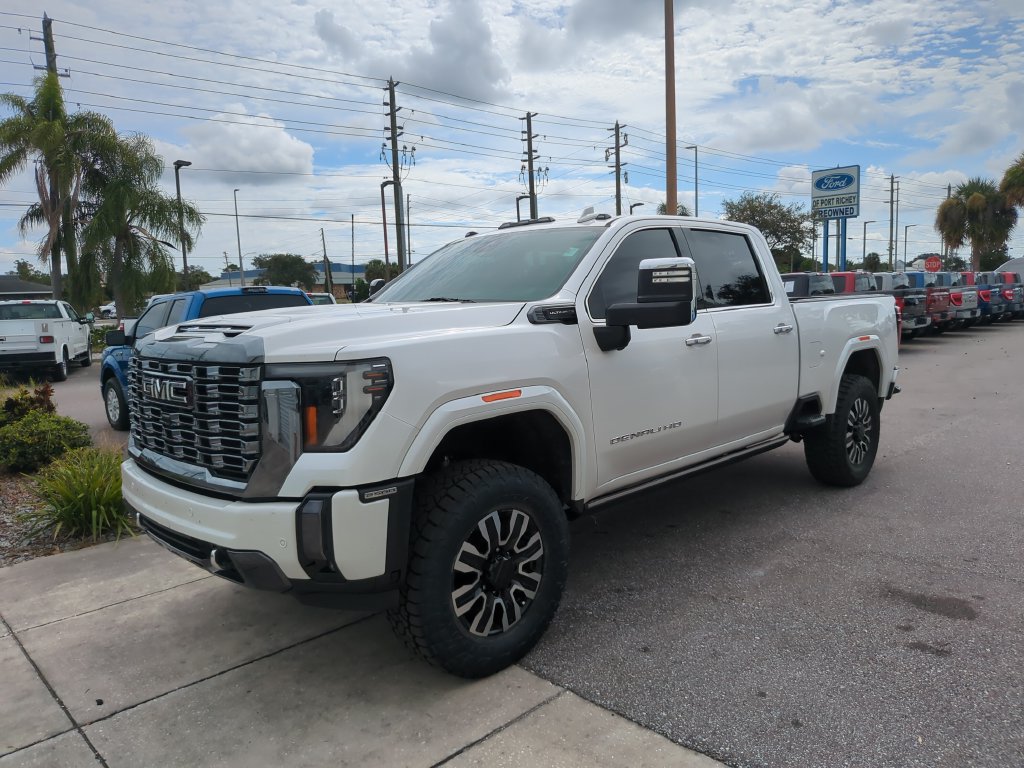 Used 2024 GMC Sierra 2500 Denali Ultimate AWD/4WD image 4
