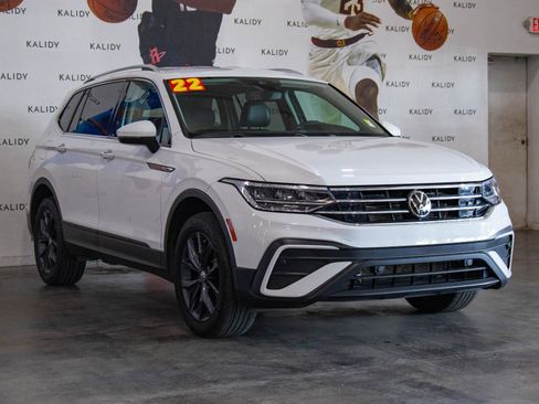 Used 2022 Volkswagen Tiguan SE image 18