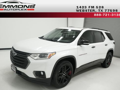 Used 2021 Chevrolet Traverse Premier w/ Redline Edition FWD image 1