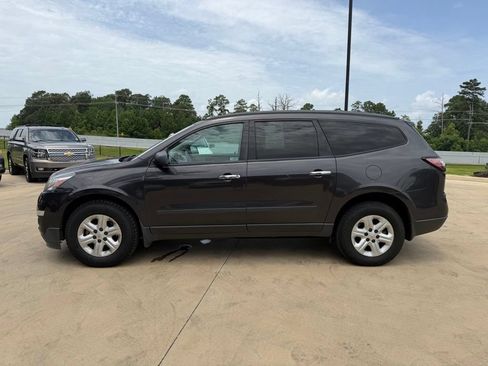 Used 2016 Chevrolet Traverse LS FWD image 2