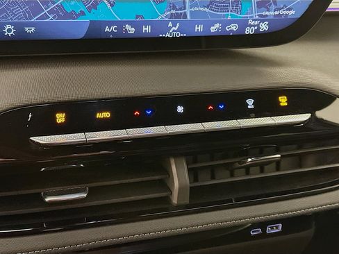 Used 2025 Buick Enclave Preferred image 24