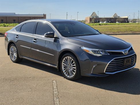 Used 2017 Toyota Avalon Limited image 6