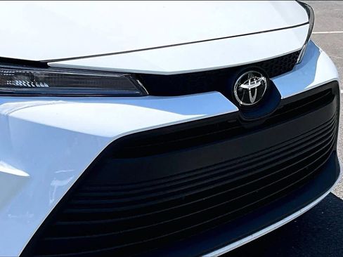 Used 2024 Toyota Corolla LE image 29