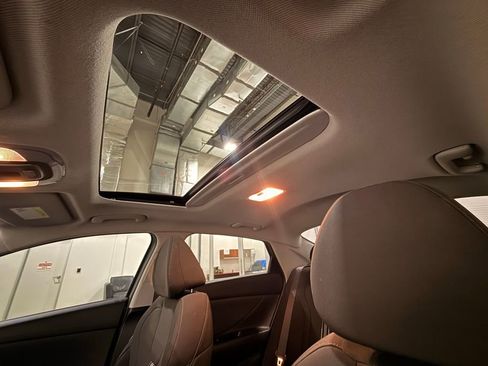 Used 2025 Hyundai Elantra SEL image 16