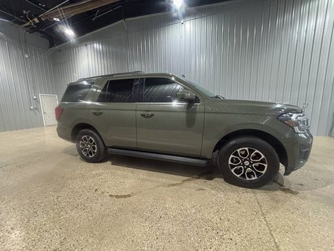 Used 2024 Ford Expedition XLT image 5