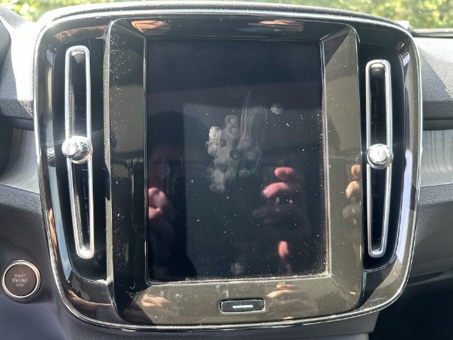 Used 2024 Volvo XC40 B5 Core AWD/4WD image 29